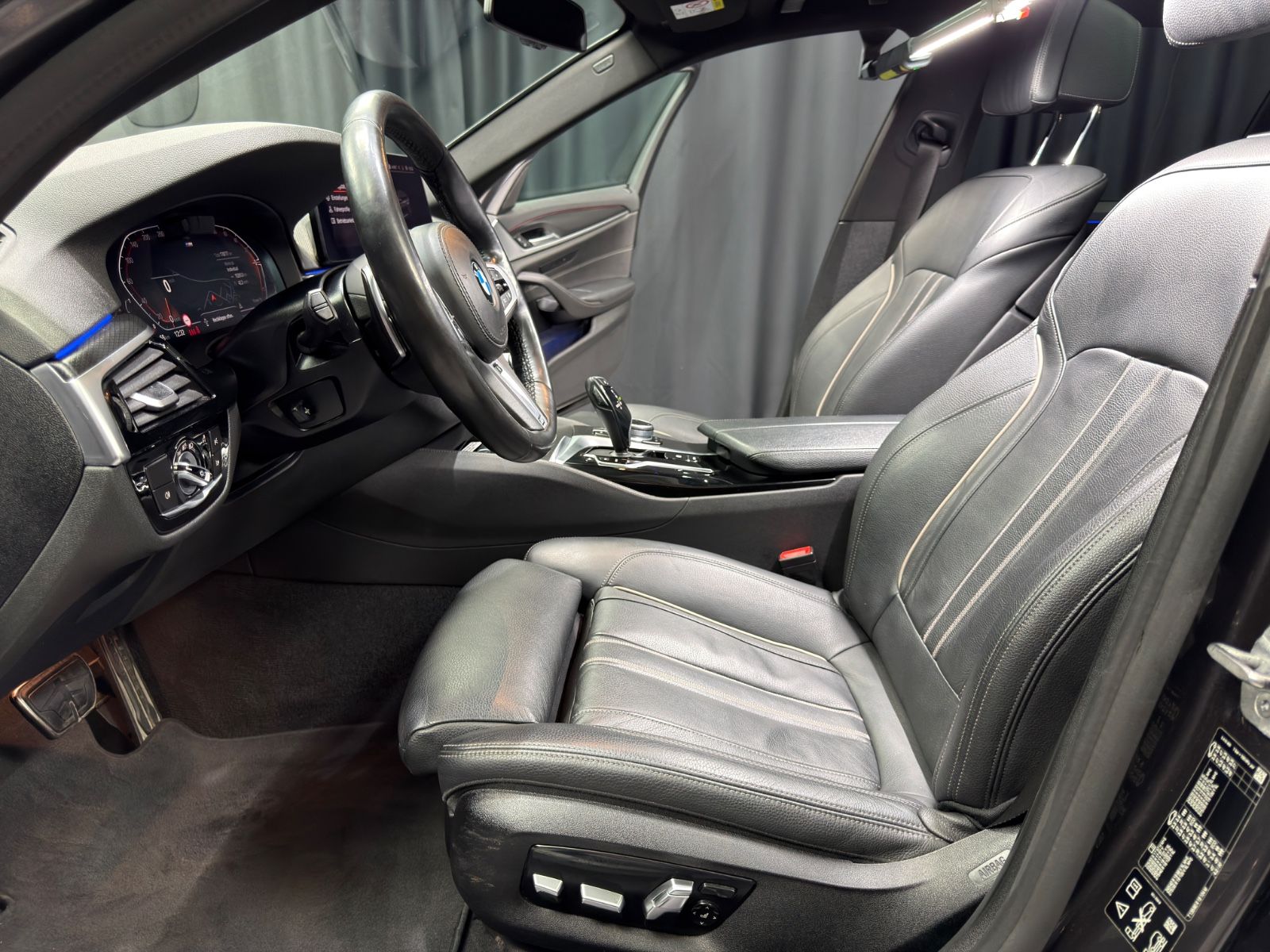 Fahrzeugabbildung BMW 540d xDrive M Sport|LASER|PANO|20"|AHK|ACC|VOLL