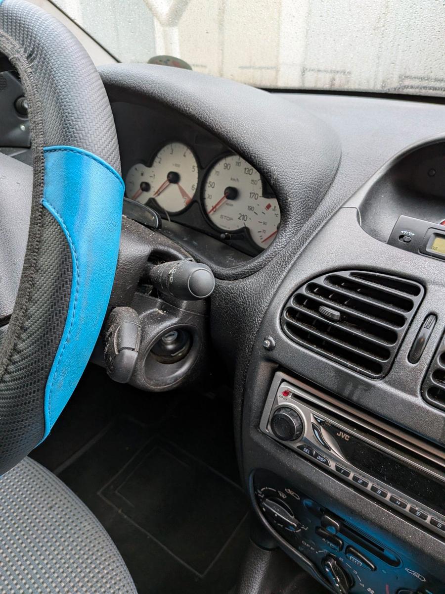 Peugeot  2004 — photo 10
