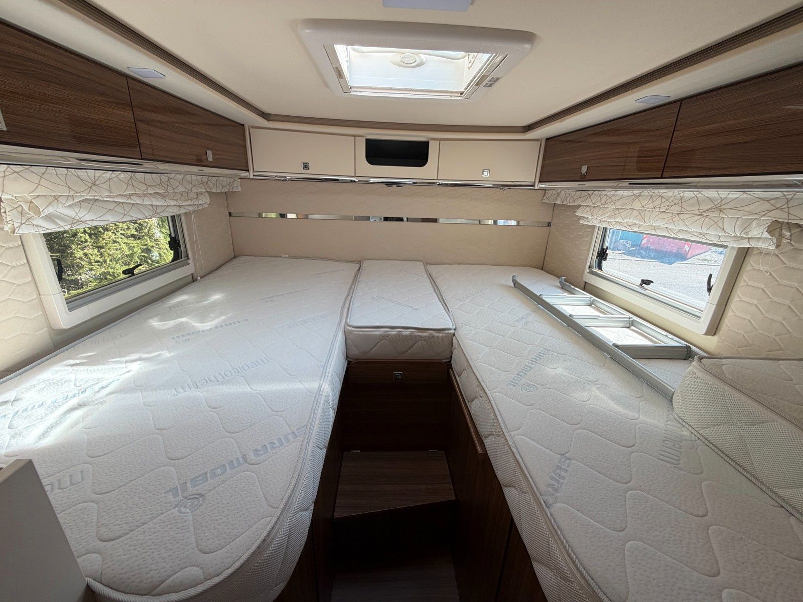 Fahrzeugabbildung Eura Mobil Contura 766 EB, Hubstützen, Solar, Backofen,...