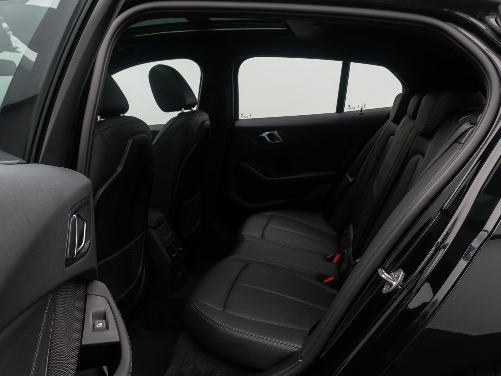 Fahrzeugabbildung BMW 120i M Sport Panoram Kamera DAB HiFi Komfort LED