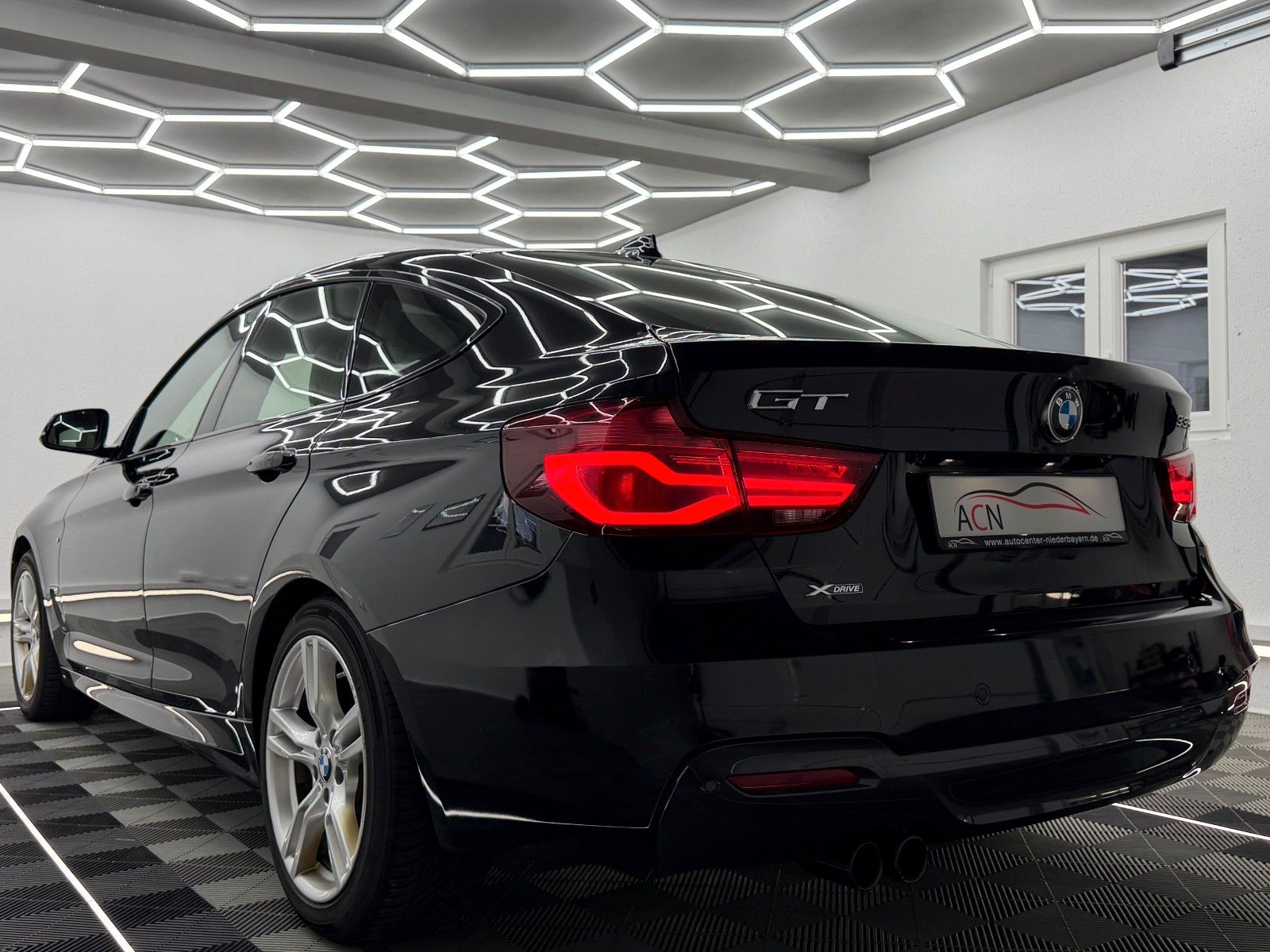 Fahrzeugabbildung BMW 335 d xDrive M SPORT/LED/HuD/PANO/KAMERA/MEMORY