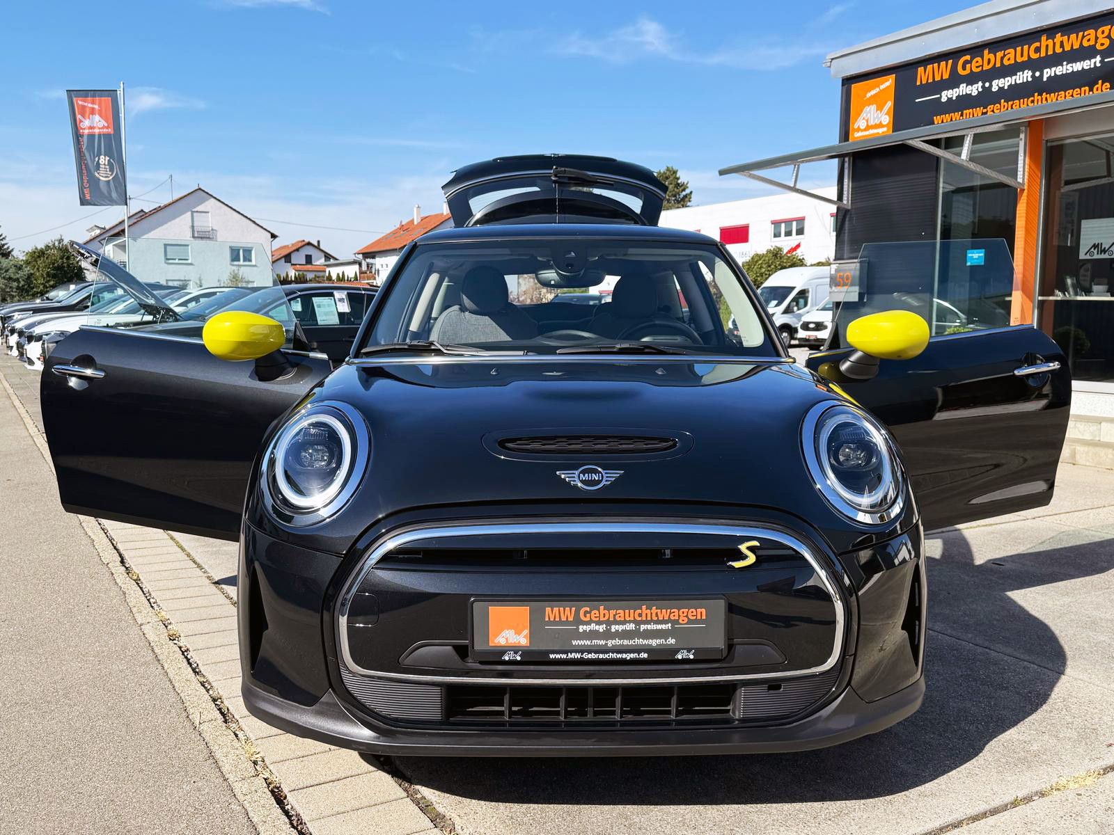 Fahrzeugabbildung MINI COOPER SE Classic-Trim KAM PDC SHZ TEMP NAV ALU