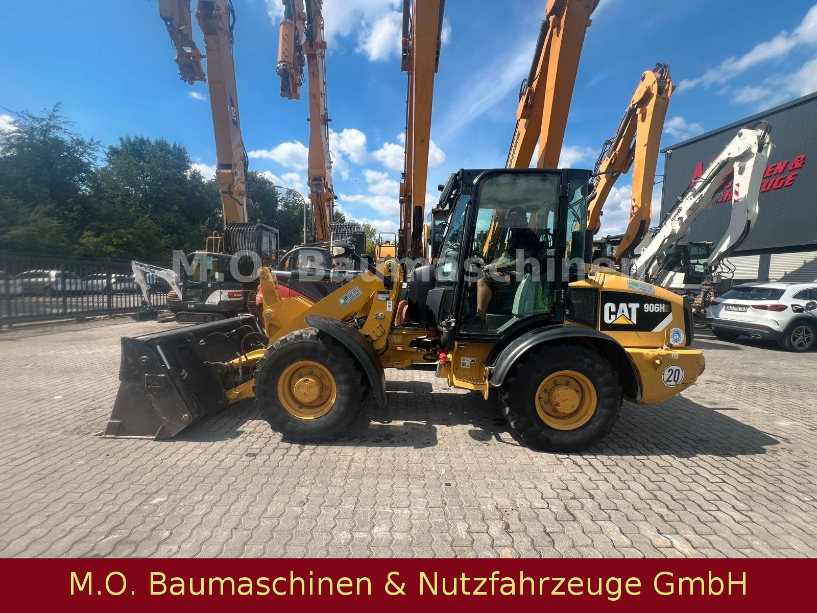 Fahrzeugabbildung CAT 906 H -2 / Klappschauefl / Gabel / SW/