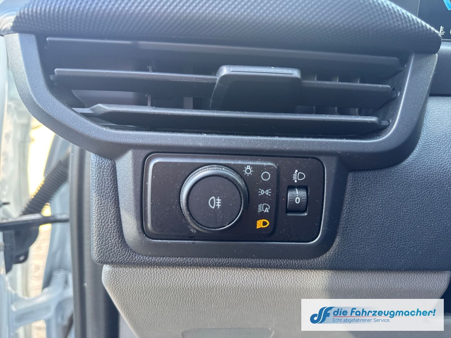Fahrzeugabbildung Ford Transit Custom Kombi 320 L2 FWD Trend *SEITENSCH