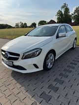 Mercedes-Benz A 180 BlueEFFICIENCY Edition CarPlay LED - Mercedes-Benz A 180 aus 2017