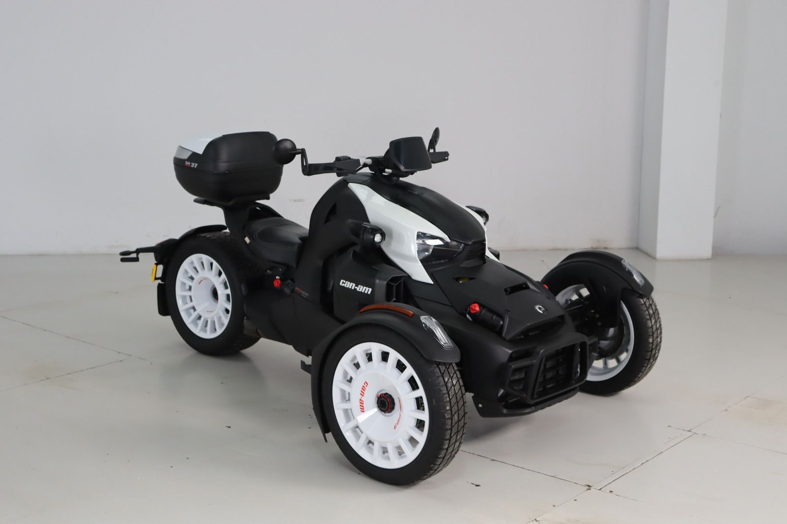 Fahrzeugabbildung Can-Am Ryker 900 Rallye * Top-Case * 1. Hand
