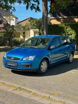 Ford Focus 1.6  1. Hand  voll Ford Servi... - Ford Focus aus 2006: Kombi