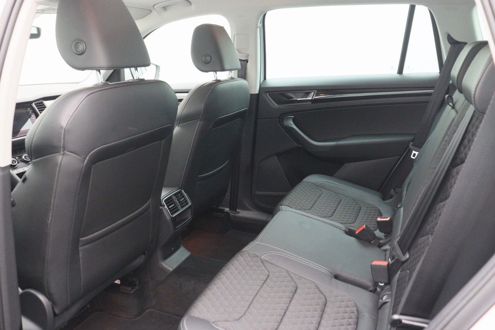 Fahrzeugabbildung SKODA Kodiaq Style 4x4 DSG AHK Panorama Kamera19"