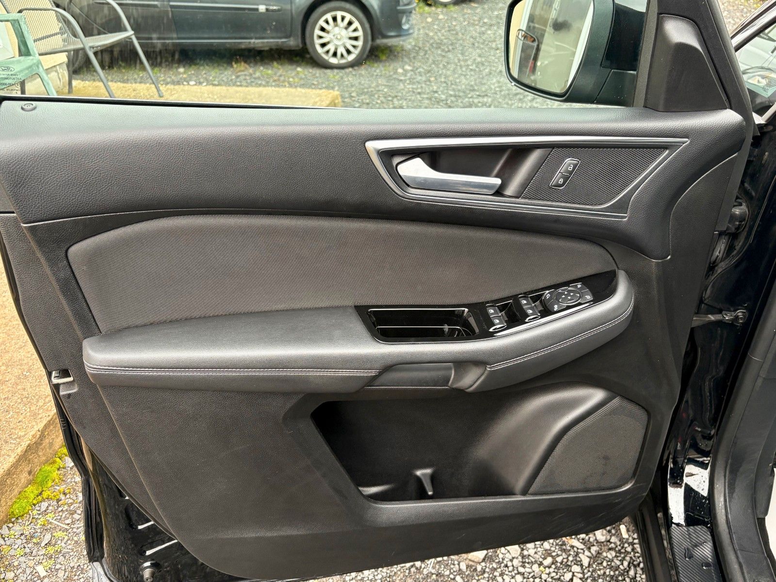 Fahrzeugabbildung Ford S-MAX 2.0 TITANIUM Aut. Navi LED 7-SITZER SPORTS
