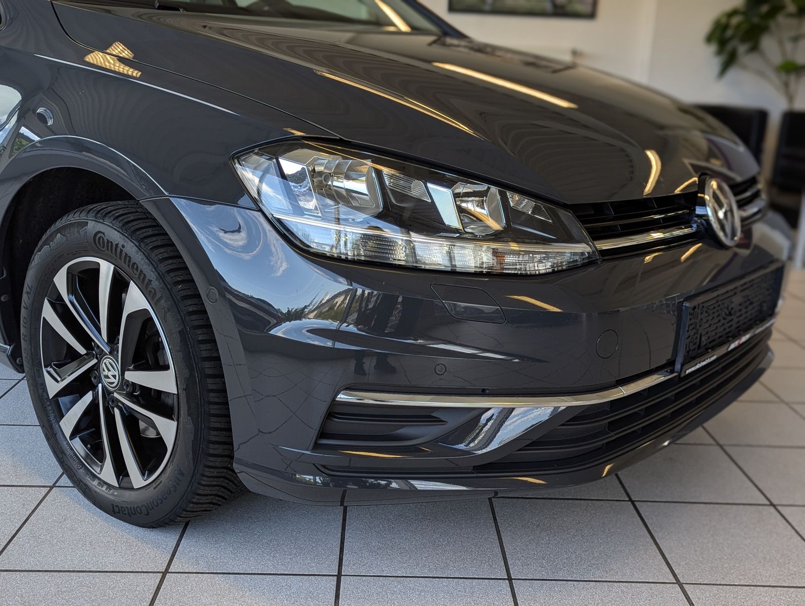 VW Golf 2.0 TDI DSG IQ.DRIVE App-Connect ACC AHK - Image 9