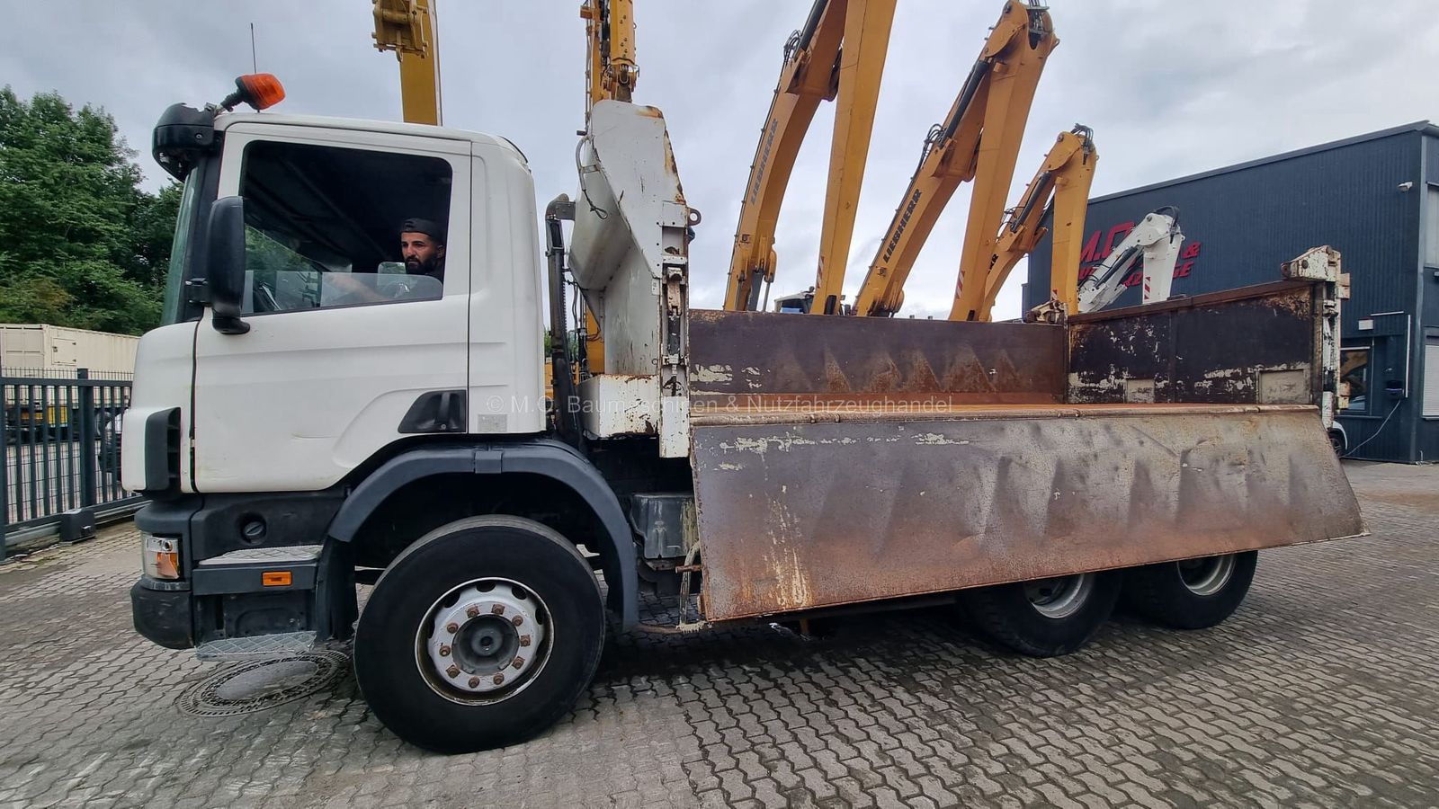 Fahrzeugabbildung Scania 114c 340 / AC / 6x4 / Bordmatik /