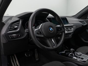 Fahrzeugabbildung BMW 120i M Sport Pro Kamera DAB HiFi AHK Lenkrhz 19"