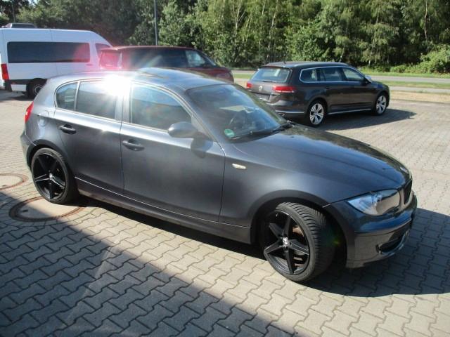 BMW 120 i 5-türig Klimaauto. Schiebedach 18Z Navi