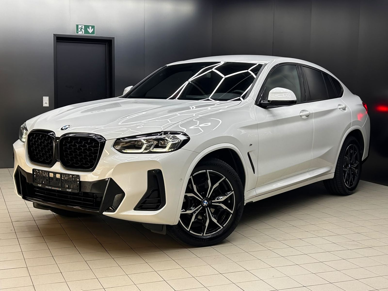 Fahrzeugabbildung BMW X4 xDr M Sport SHADO+LEDER+LED+NAVI+KAMER+TEMP+