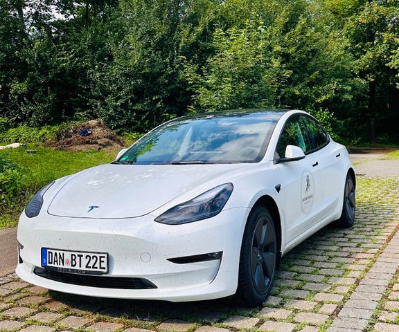 Tesla Model 3 Allradantrieb mit Dualmotor Long Ran...