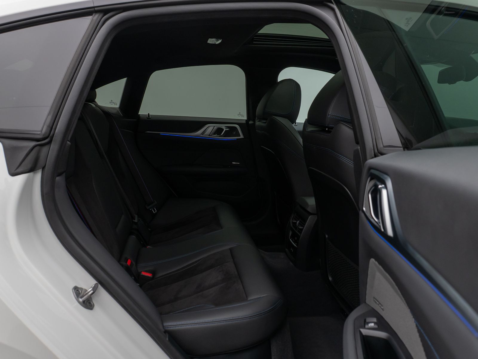 Fahrzeugabbildung BMW M440i xD Gran Coupé Glasdach Kamera HUD DAB H/K