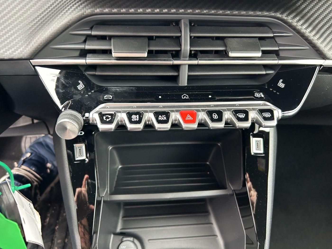 Peugeot 2008 1.2 145 Allure LED+SHZ+Alcant.+PDC+SpurH