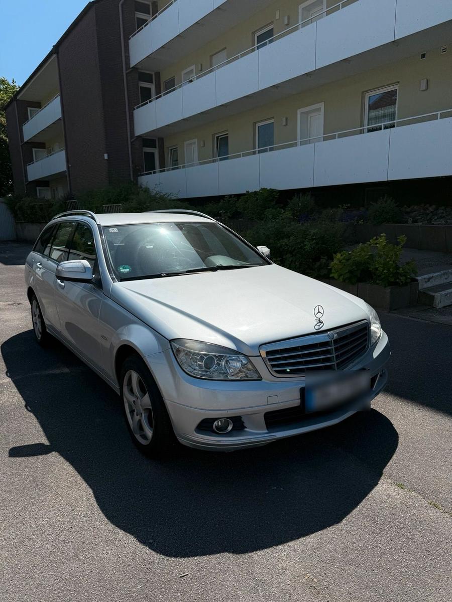 Mercedes-Benz C220 2008 — rear view