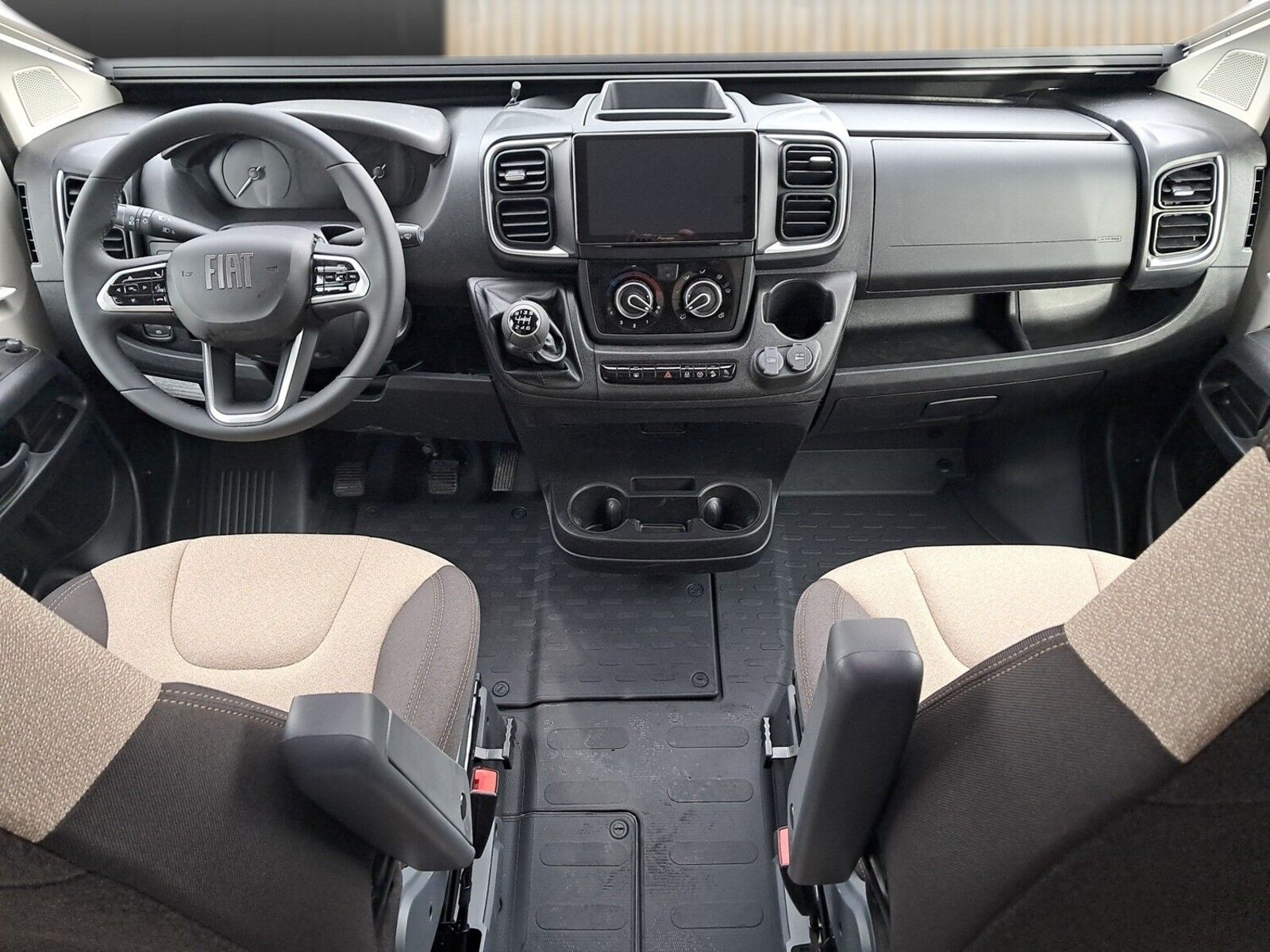 Fahrzeugabbildung Forster T F699 EB LTE,Solar,Markise,Lithium,Hubbett