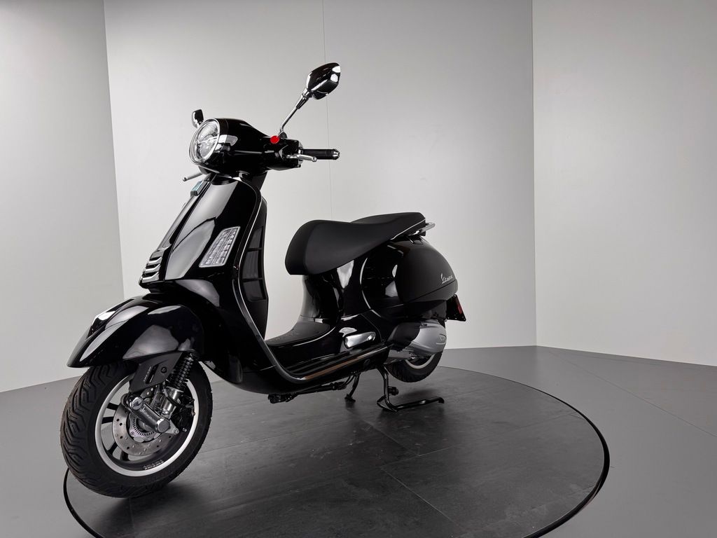 Fahrzeugabbildung Vespa GTS 300 SUPER RST E5 *REMUS-AGA *77,- € mtl. !
