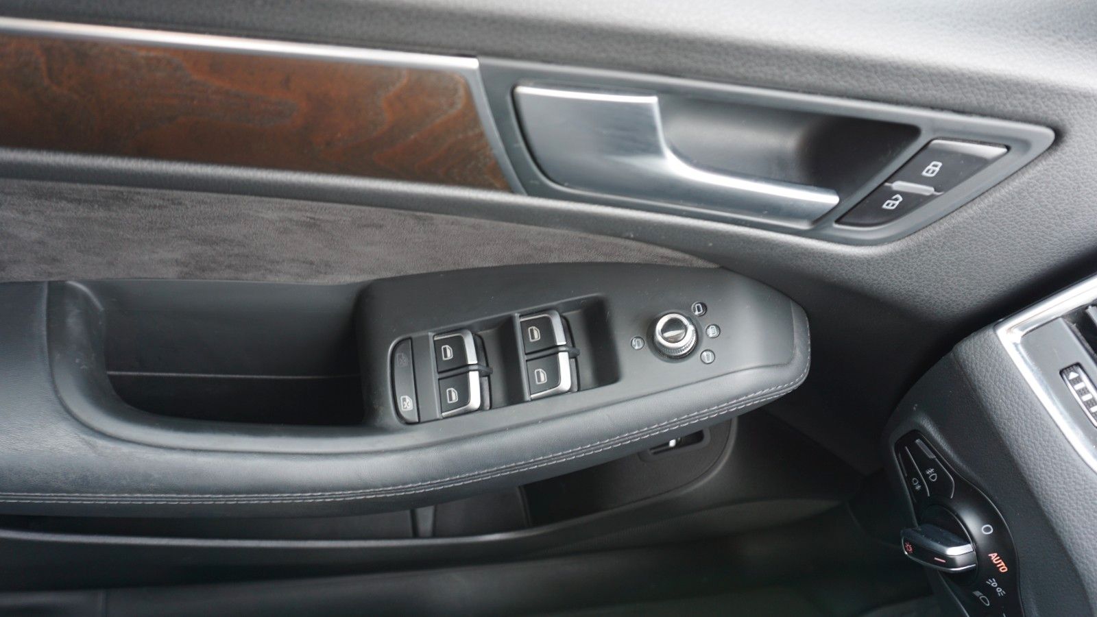 Fahrzeugabbildung Audi Q5 2.0 TDI 140 kW quattro, Standheizung, Pano