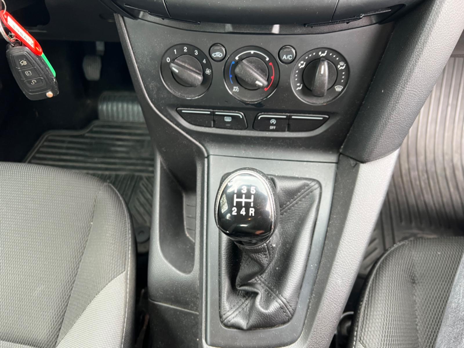 Ford Focus 2014 — photo 14