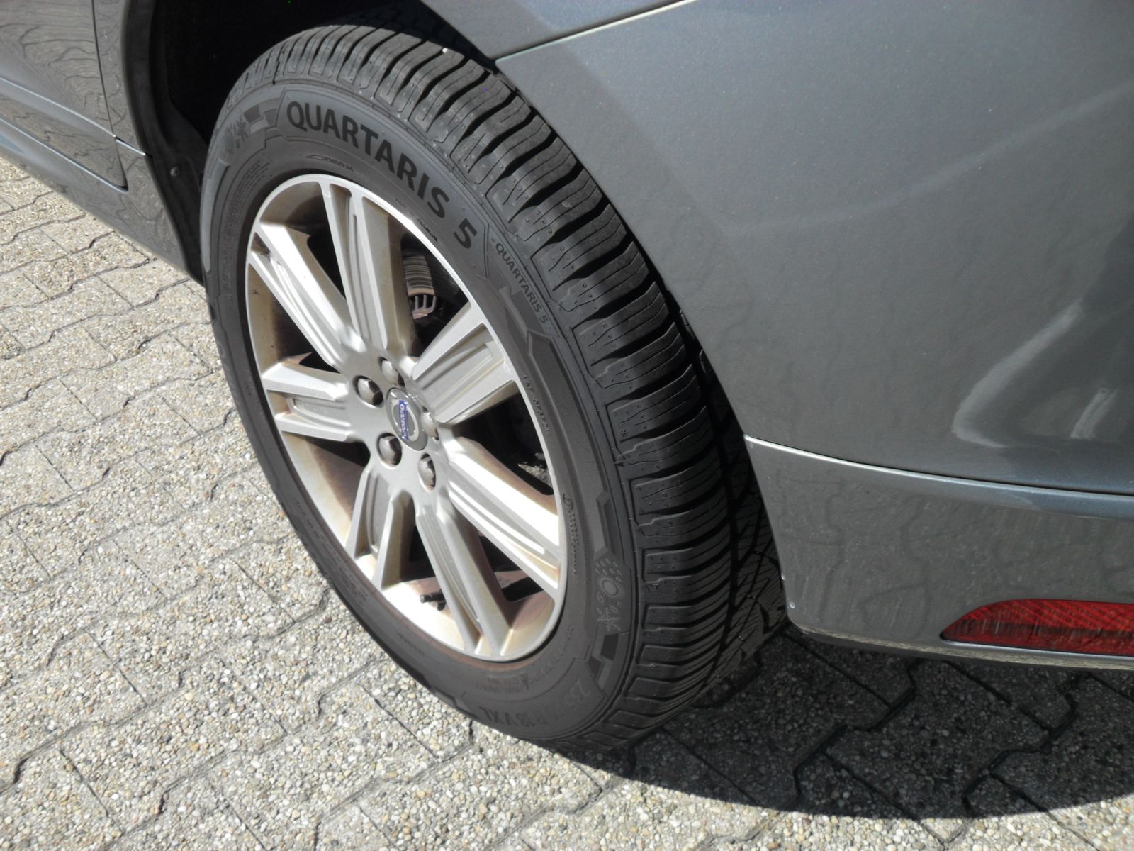 Fahrzeugabbildung Volvo XC 60 2.0 Automatik - Momentum 2WD