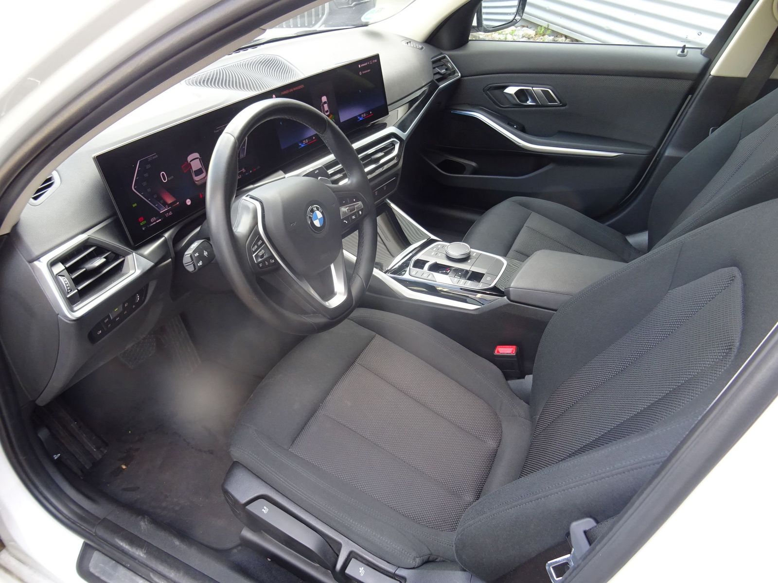 BMW 320i Lim. Facelift Widescreen LM Ambientes-Li foto 6