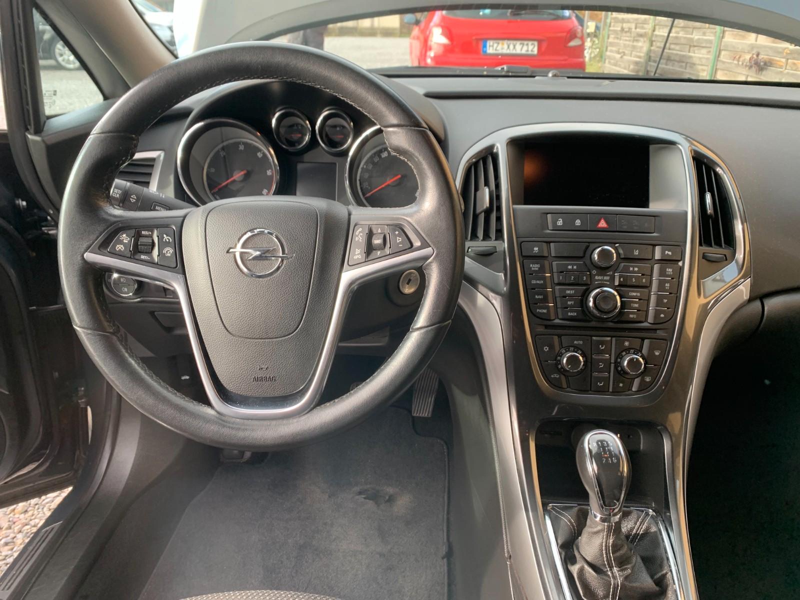 Opel Astra 2013 — photo 8