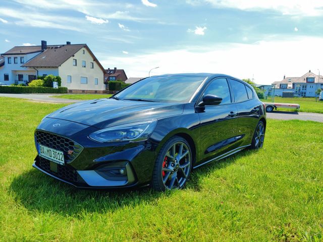 Ford Focus ST Scheckheftgepflegt + TÜV neu