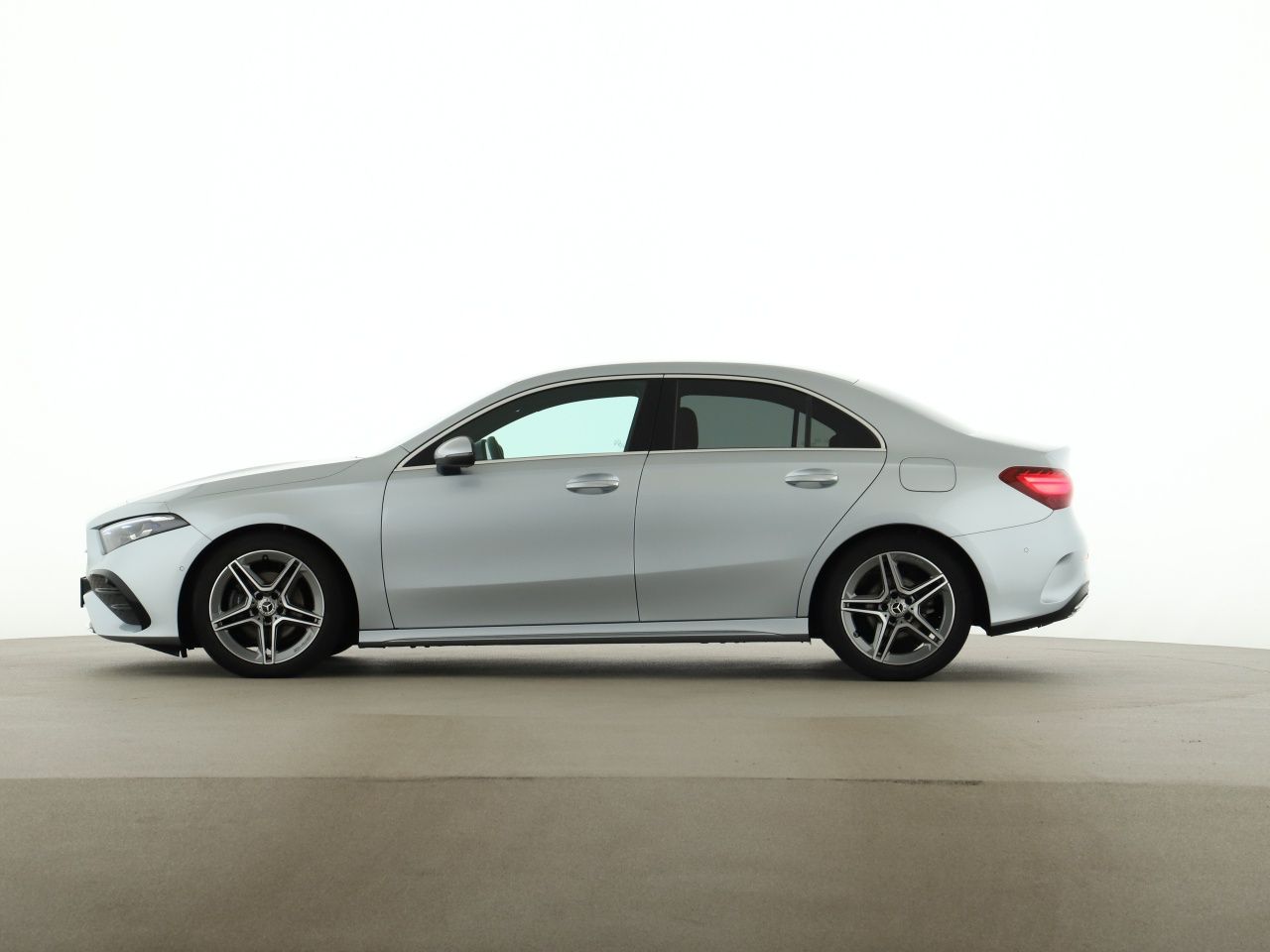 Mercedes-Benz A 200 d Limousine AMG MBUX Distronic Kamera LED foto 4