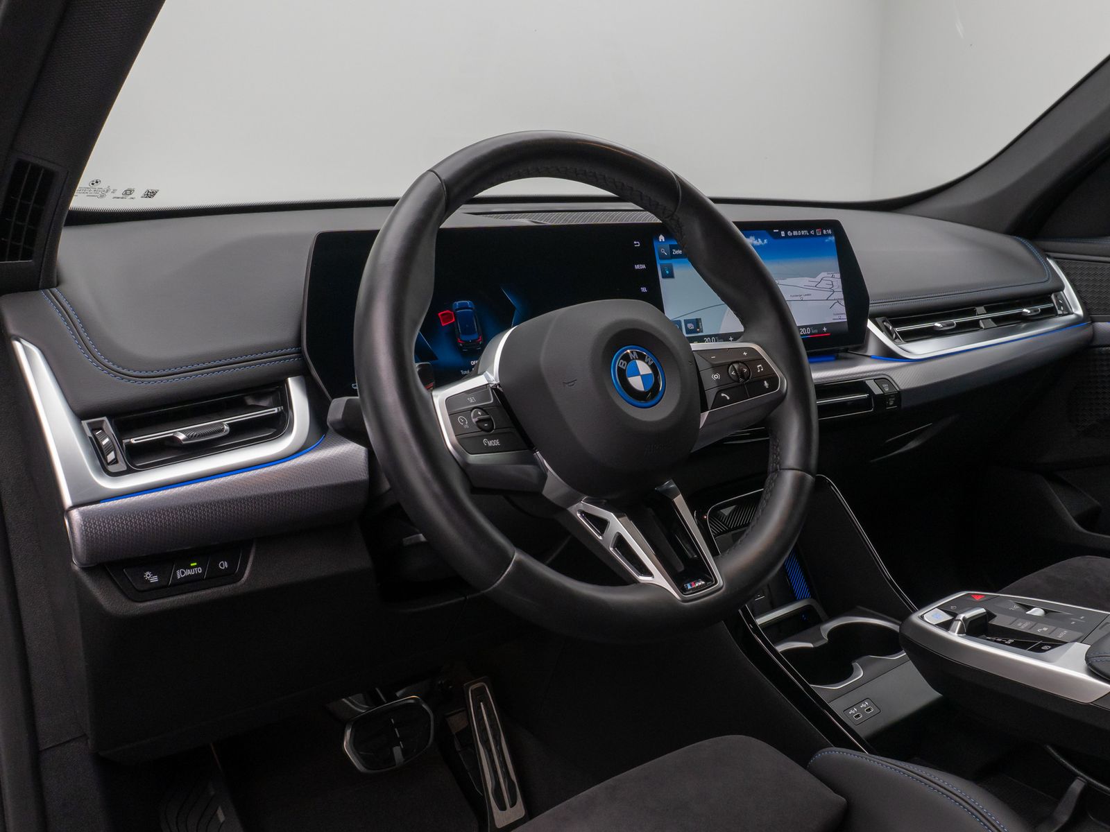 Fahrzeugabbildung BMW iX1 xD30 M Sport Kamera DAB DrivAssist Komfort