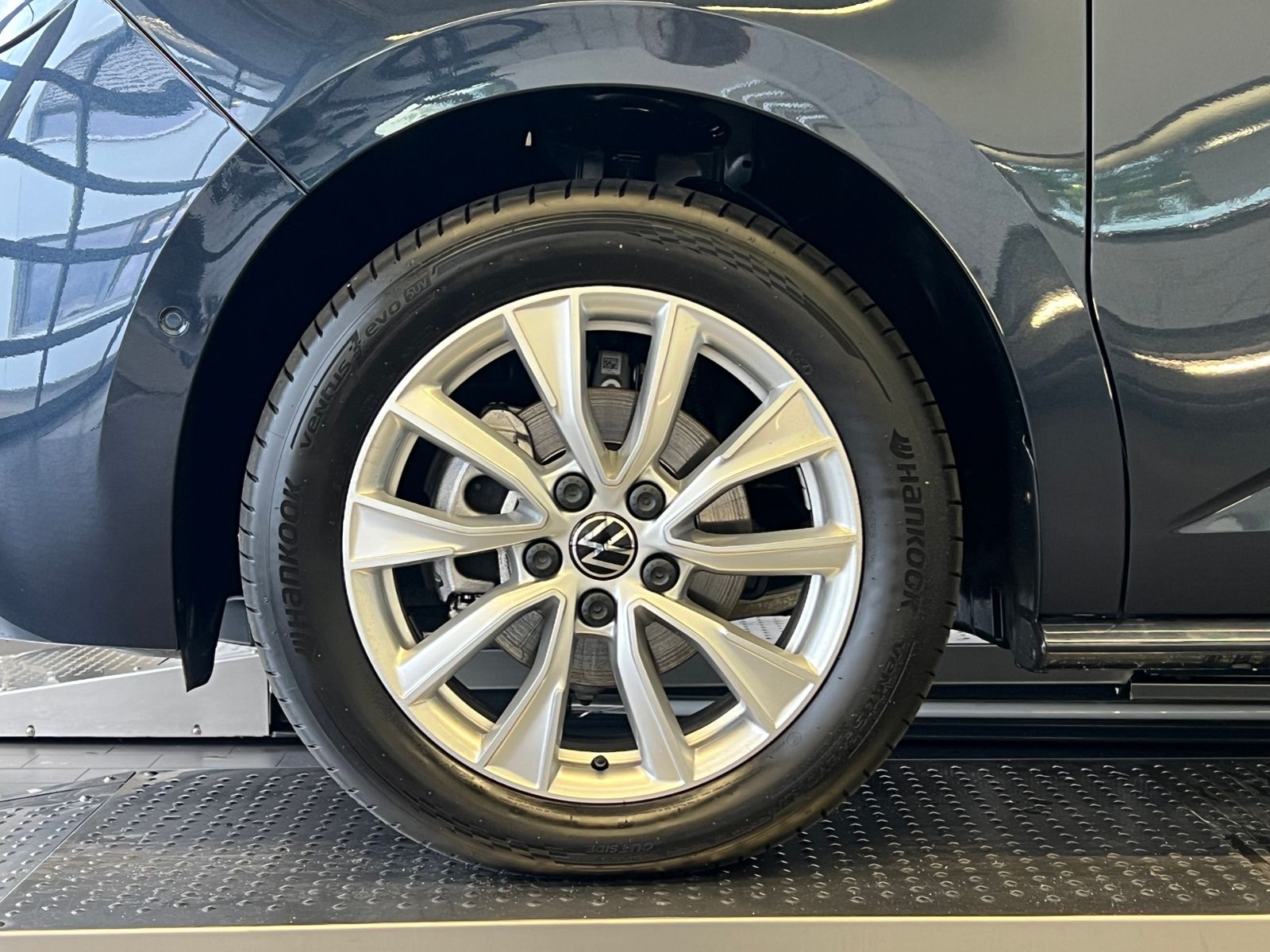 Fahrzeugabbildung Volkswagen Multivan T7 Style 2.0 TDI DSG *AHK, IQ.Light, Pa