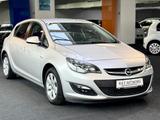 Opel Astra J Lim. 5-Trg.*AUTOM.*SITZ+LENKRHZ*NAVI*PDC
