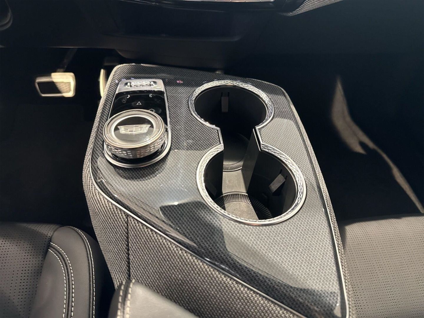 Fahrzeugabbildung Cadillac OPTIQ AWD Studio Edition 1 of 50 inkl. Winterrad
