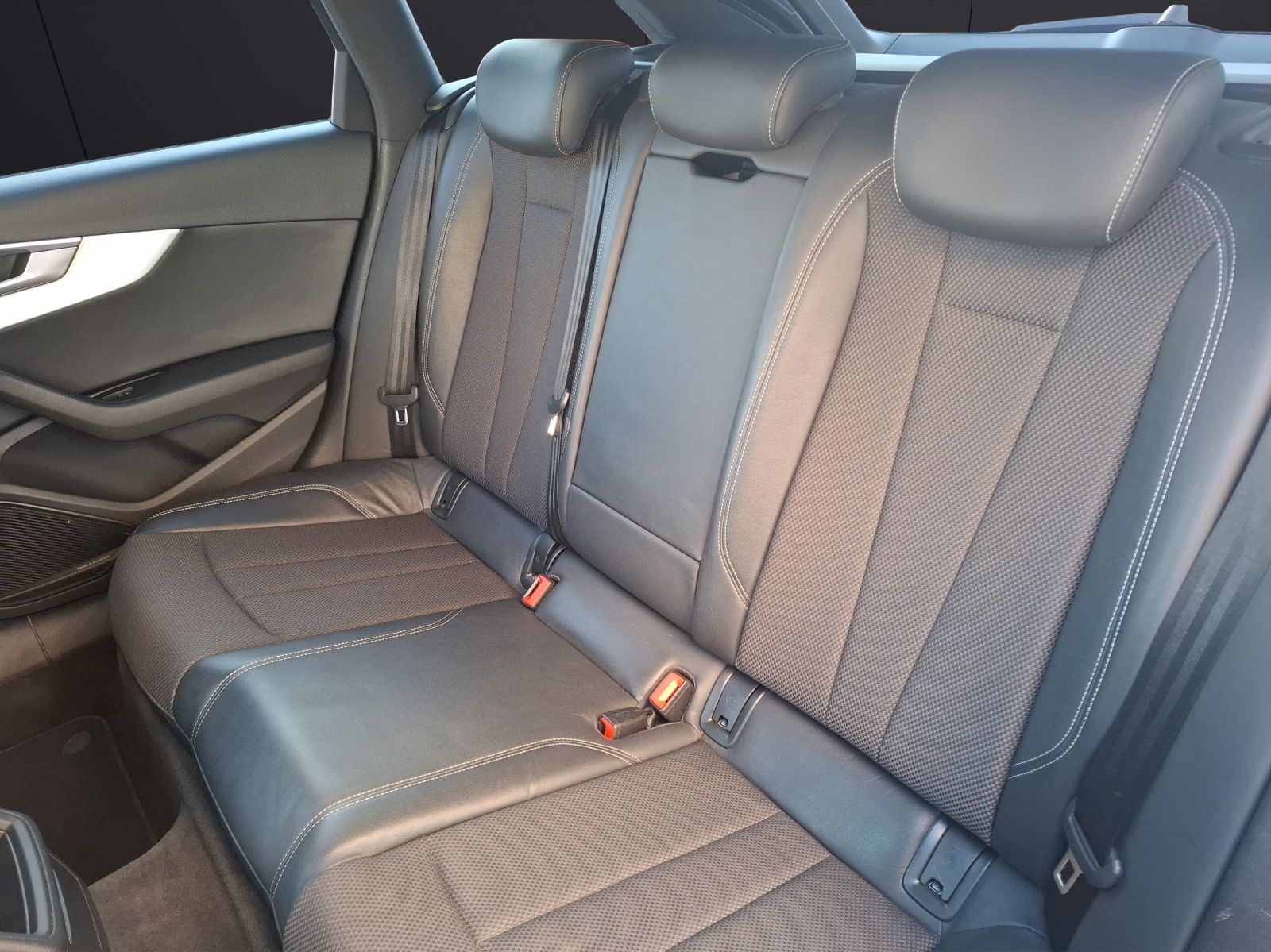 Fahrzeugabbildung Audi A4 Avant TFSI ultra S-Line LED AHK Navi B&O SH 1