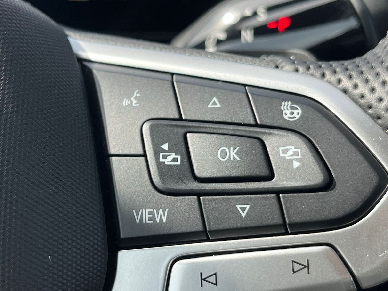 Изображение автомобиля Volkswagen Tiguan 2.0 TDI 4M R-Line PANO*H&amp;K*AHK*MATRIX*20"