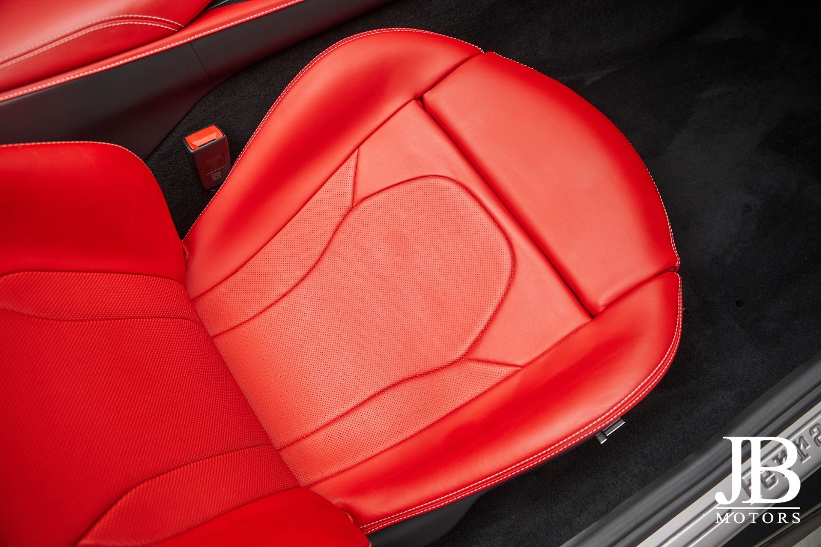 Fahrzeugabbildung Ferrari Portofino M Carbon LED JBL Surround Magneride