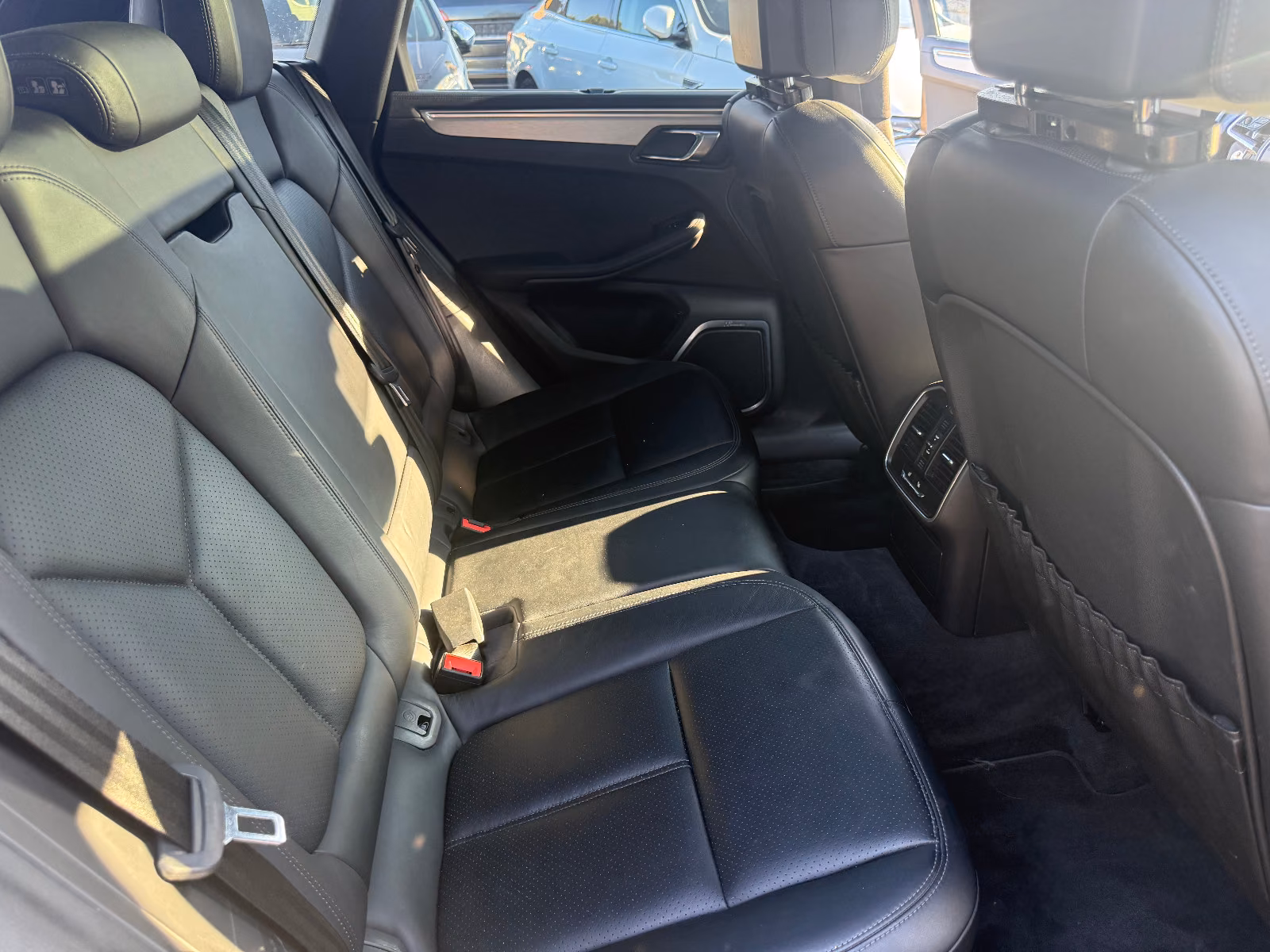 Porsche Macan Turbo*ACC*CAM*AHK*PANO
