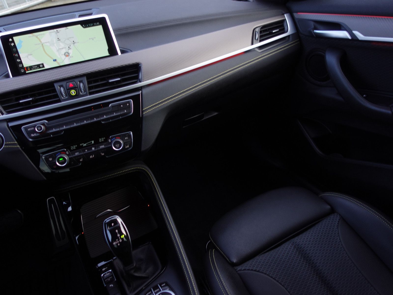 Fahrzeugabbildung BMW X2 xDrive20i Aut. M Sport Shadow HiFi AHK Cam