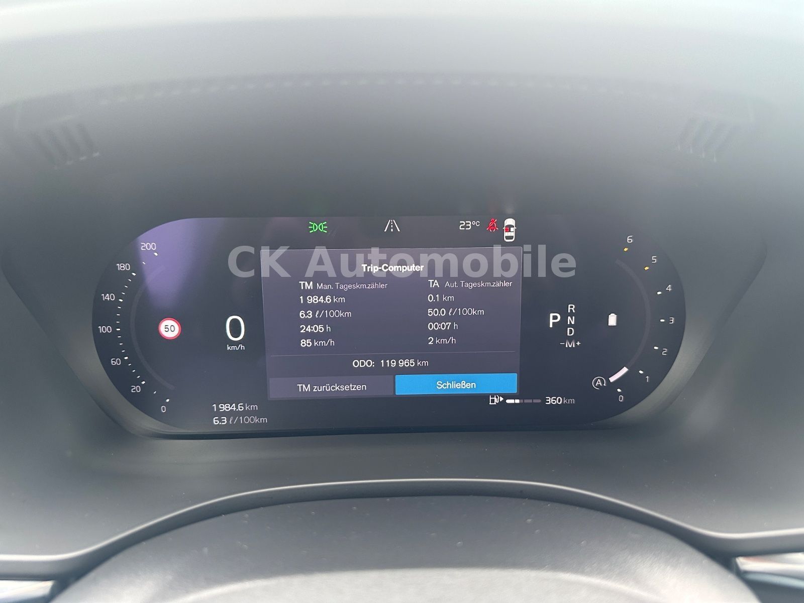 Fahrzeugabbildung Volvo XC60 R Design 2WD/Navi/Pano/Kamera/LED