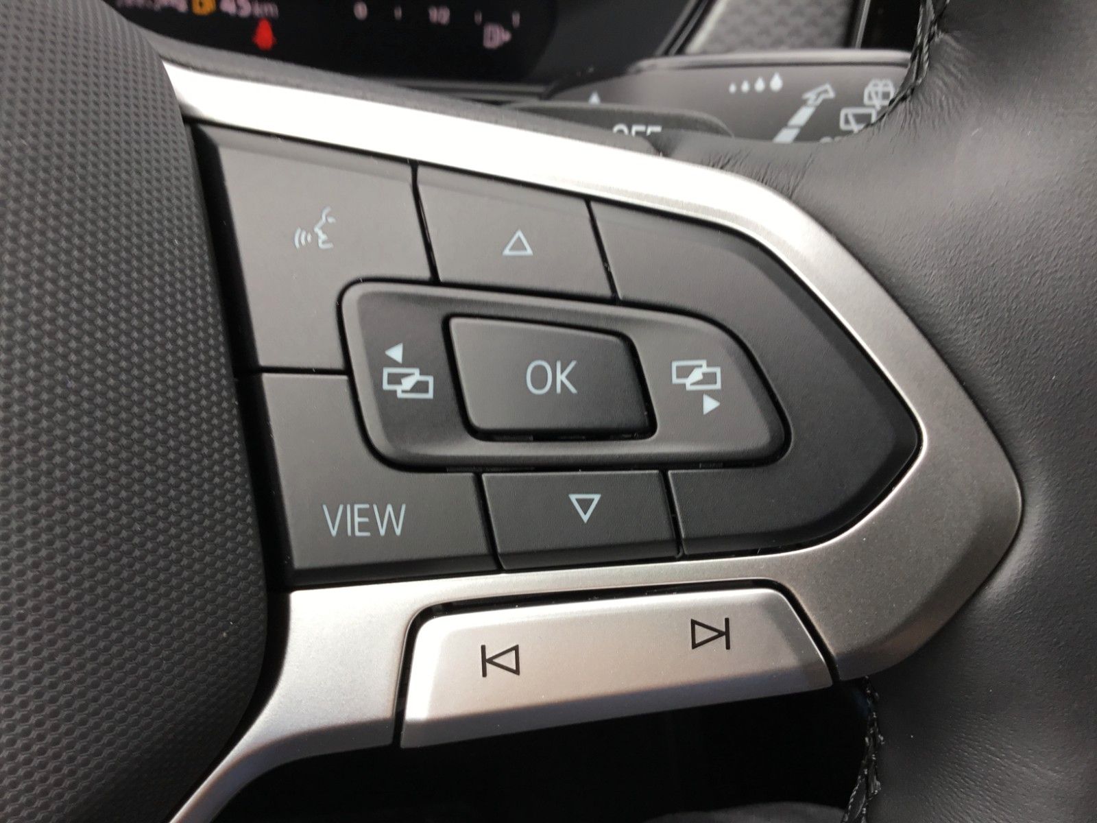 Fahrzeugabbildung Volkswagen T-Cross 1.5 TSI DSG Life+AHK+17"+LED+AppConnect