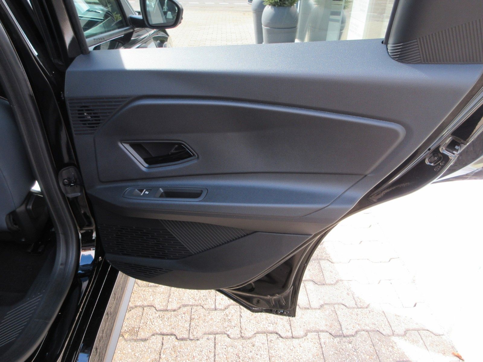 Fahrzeugabbildung Nissan Micra Evolve 52kWh 150PS AT Automatik