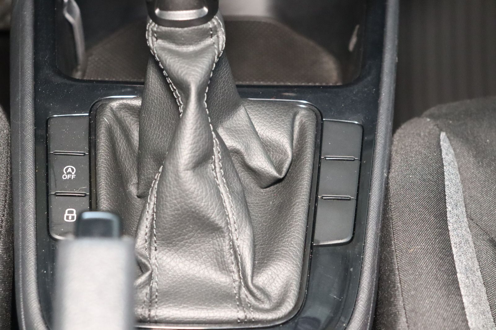 Fahrzeugabbildung SKODA Fabia 1.0 MPi * 1.Hd * LED * Klima