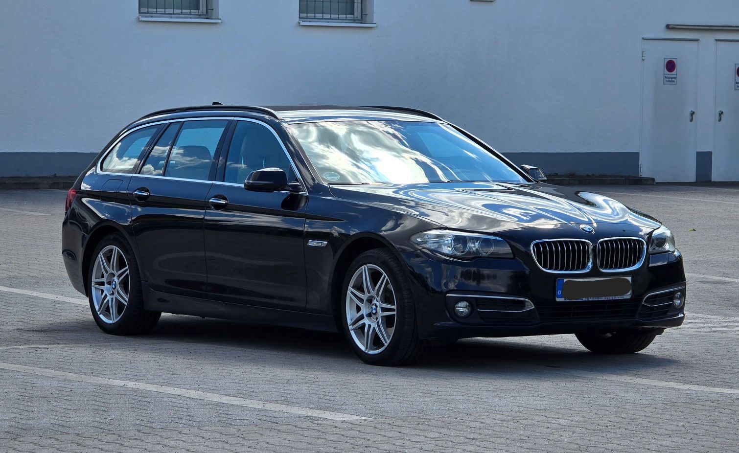BMW 520d xDrive Touring A Luxury Line Luxury Line