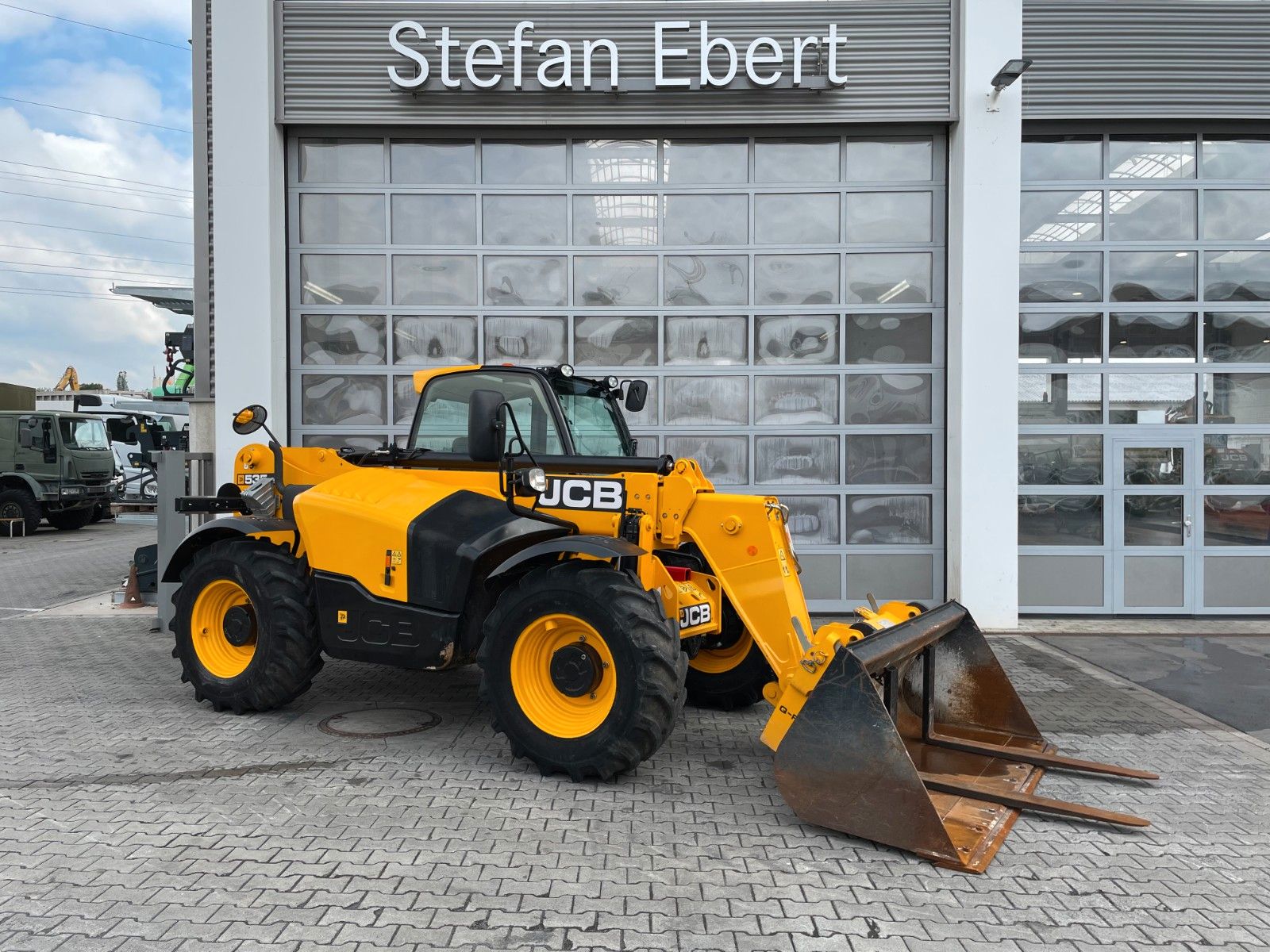 Fahrzeugabbildung JCB 535-95 / nur 1.354h / Palettengabel & Schaufel - mit KI generiert/bearbeitet