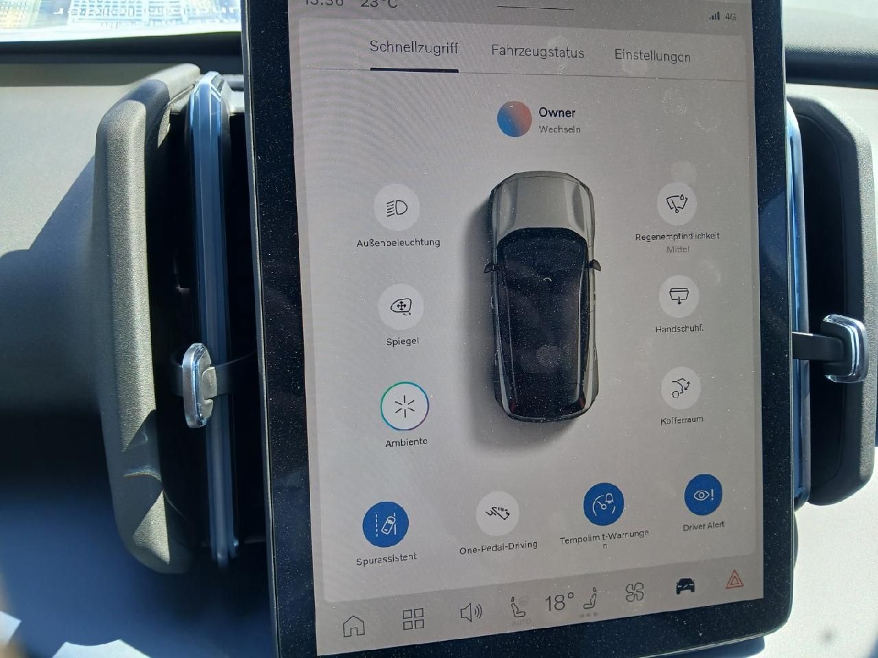 Fahrzeugabbildung Volvo EX30 Ultra 2WD Pure Electric