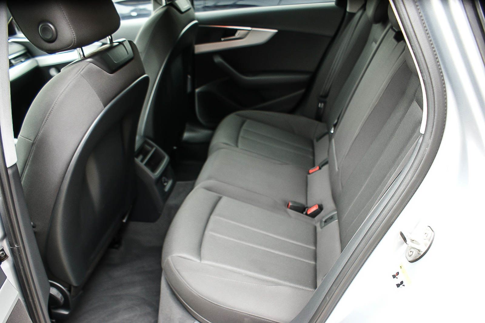 Fahrzeugabbildung Audi A4 Avant 14TFSI S-Tronic NAVI XENON ANHÄNGERKPLG