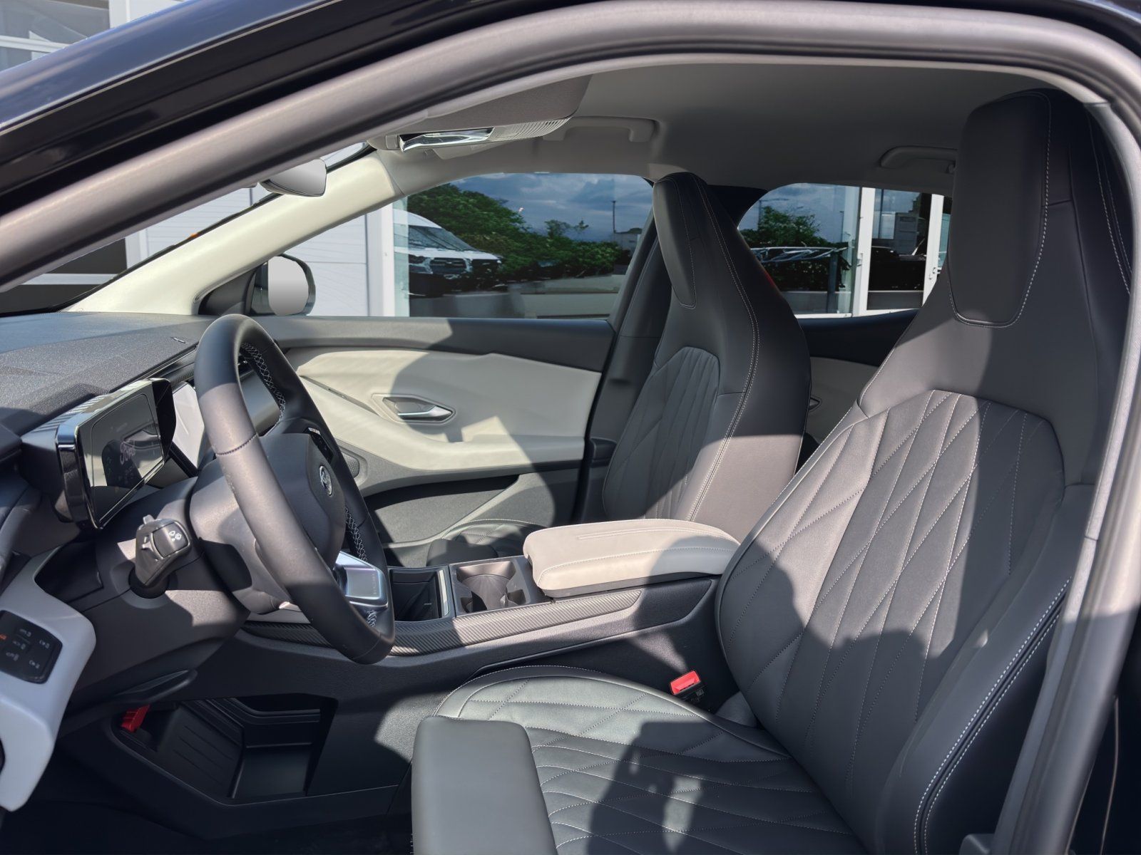 Fahrzeugabbildung Ford Explorer eMotor Premium RWD