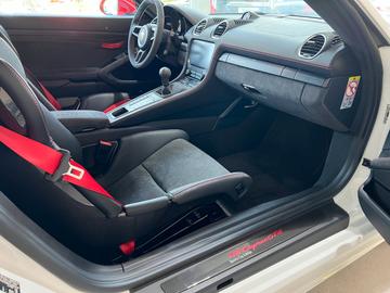 صورة 10 لـ 2020 Porsche CAYMAN